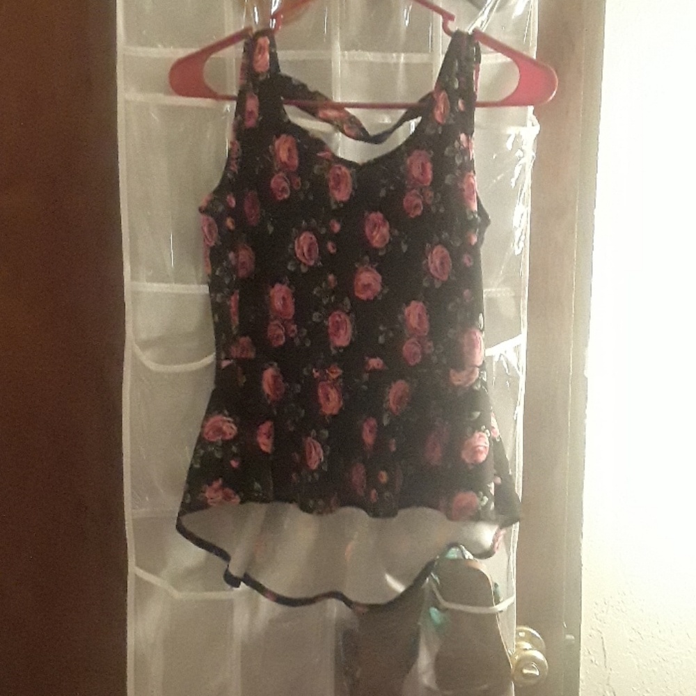 Pepum floral top